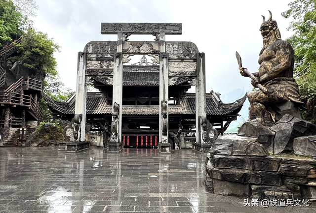 九黎石寨烟雨行 作者：铁道兵二师六团学生三连 吉农