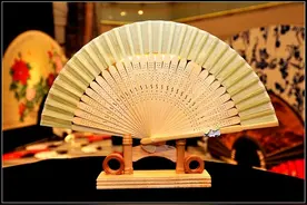 “岳州扇”父子：一扇连匠心风骨照古今图片