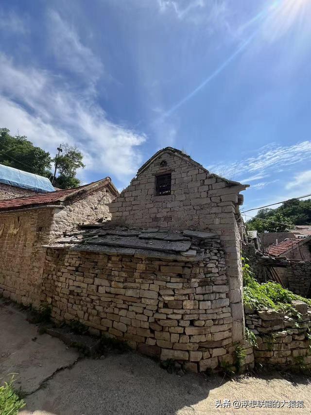 章丘官庄西南峪，和西周峪一样也是座美妙且质朴的古村