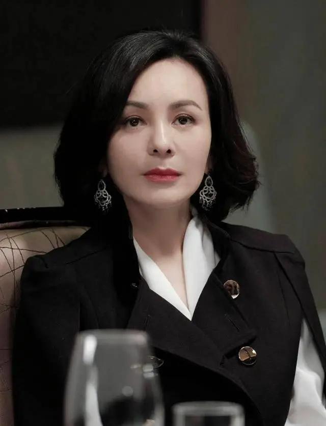 适合演“贵妇”的4位女星，个个天生富贵相，演不了穷人