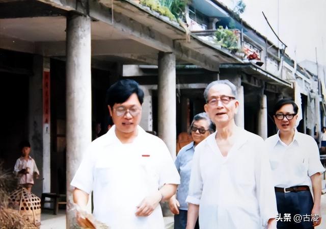 薄一波的两位亲家，一位开国将军，另一位官至副国级，分别是谁？