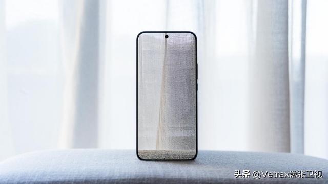 iQOO 15：以全能最强“光”，致玩家