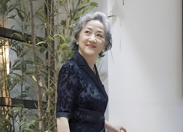 上海71岁老太卖房自驾旅游 , 9年没回家 , 坦言：不会给亲人留一分钱