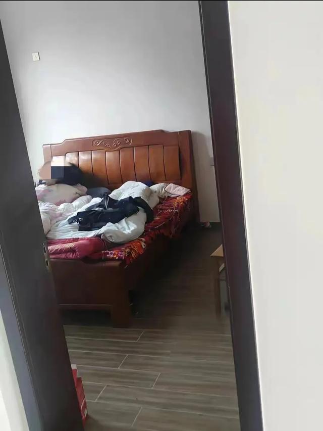 父亲落寞地说，这桶油，你拎去吧。以后，你就是想要，也拿不到喽