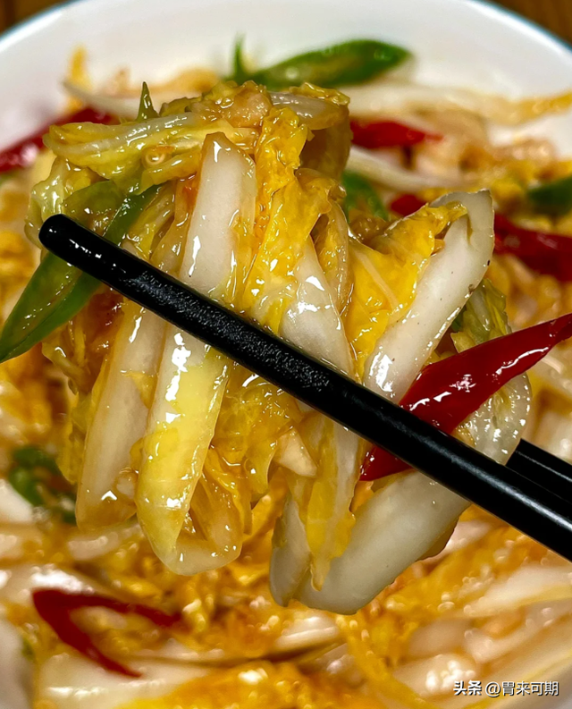 醋溜白菜不出汤的秘诀：大厨教你一招，保证脆嫩爽口，盘底无汤 第2张