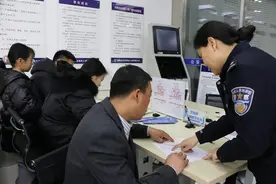 【冬春行动】蒲城公安出入境窗口全力以“复” 服务开年红图片