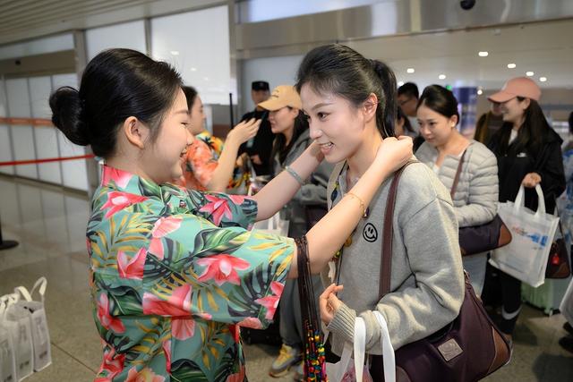 新加坡总统，中国不要自给自足，海南封关将会砸了新加坡的铁饭碗