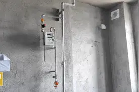 真闹心！厨房小 管道乱 万和云璟业主开通燃气困难重重＃安阳＃厨房＃开通燃气图片