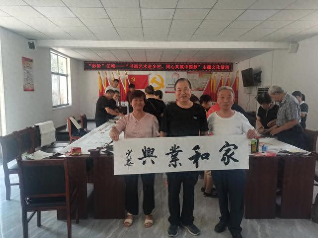 书画名家捐赠墨宝 助力乡村文化建设