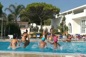 水上乐园的水真的这么脏吗？亲身经历告诉你，看完后让人细思极恐图片