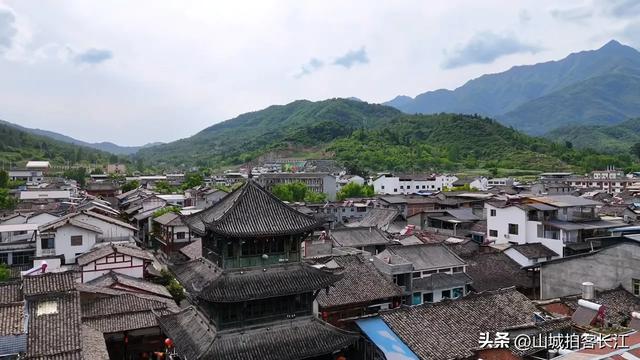 四川交通尴尬的县,坐拥双高铁站却难坐车,风景美到让人忘了吐槽