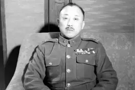 手握百万大军的上将，他先后娶了两位大美女，病逝后葬在八宝山图片