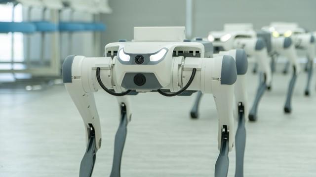 马斯克豪赌300亿机器人救美债火山，2027无人工厂启动生死键