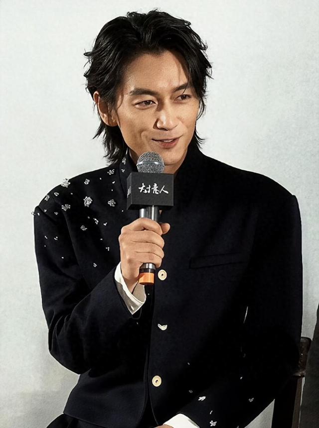 离婚9个月后，38岁陈晓再次官宣喜讯，活成陈妍希高攀不起的存在