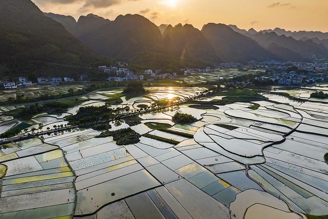 盘兴高铁正式开通 兴义旅游迎来“高铁时代”新机遇