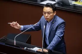 蓝营批民进党当局推动“青年服勤同意书”，呼吁绿营高官子女先签图片