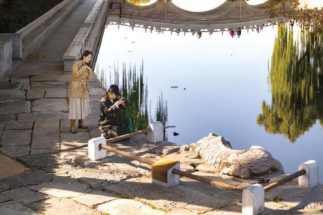 一条斜街在水岸