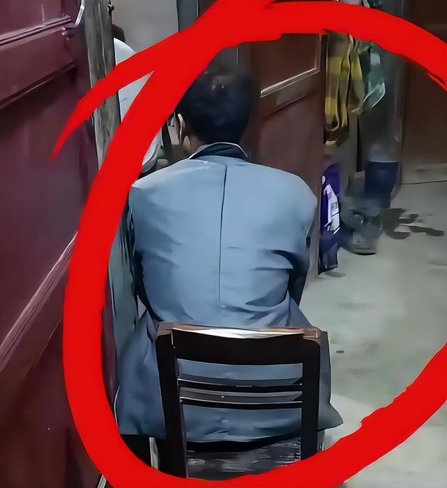 “热心伯伯” 竟是杀母凶手？死缓判决引追问：22 年能抵一条命？