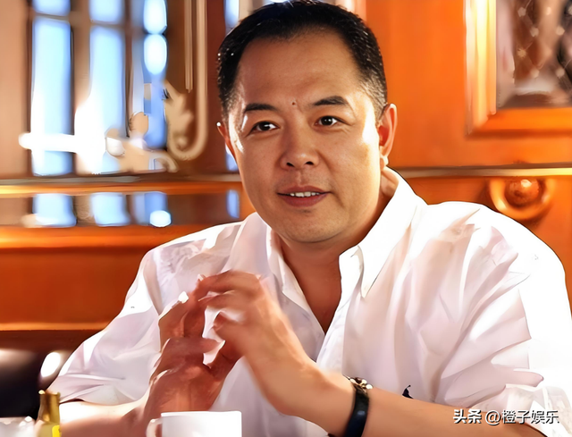 她是军艺校花，被大25岁张铁林抛弃后，为何又嫁给著名的“坏蛋”