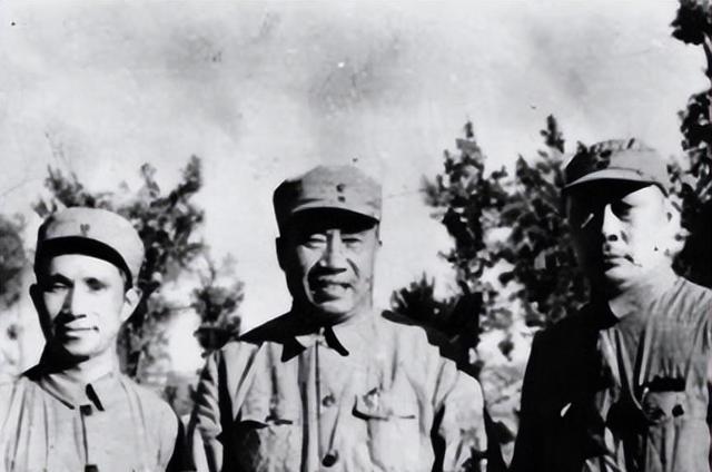1955年，蒋介石拿着十大元帅名单，对宋美龄说道：这个人太厉害了