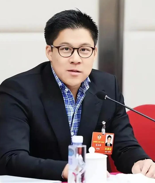 三连升！霍启刚官宣喜讯，新身份给郭晶晶长脸，让李嘉诚不敢吭声