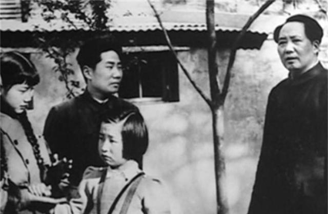 毛岸青晚年常常独自流泪，邵华问及原因，他总是回答：我想妈妈了