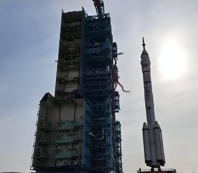 神舟二十一3.5小时“即达”！中国航天再破纪录，剑指2030登月