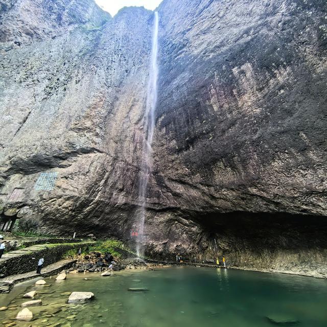 雁荡山太大了，由八个景区组合而成，两山一水为“雁荡三绝”