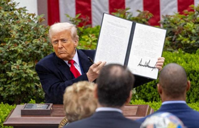 特朗普惊奇发现一个世纪漏洞	，只要不招惹中国，那就没一个能打的