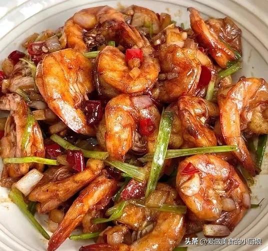 婆婆来家第15天，中午一进门，看到桌上的6道菜，压力瞬间释放
