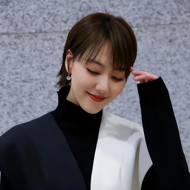 讨好大佬，陪睡上位	，遭央视“开除	”：她身上的标签哪个才是真的