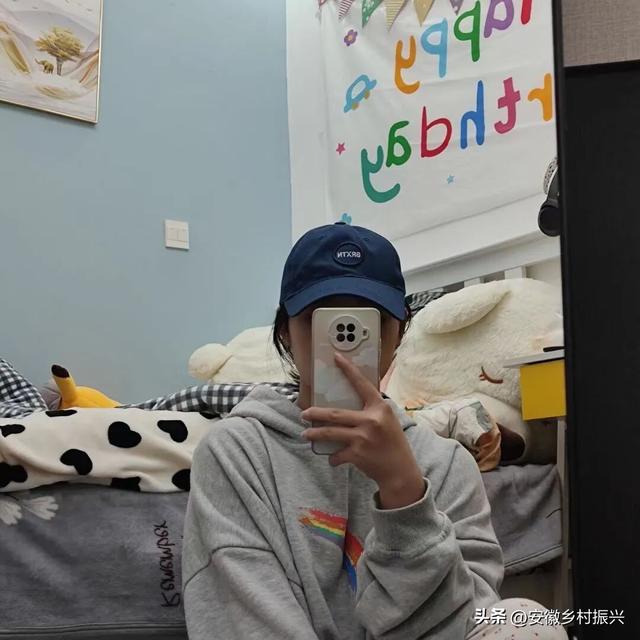 8月，「渴望自由，像治不好的病」