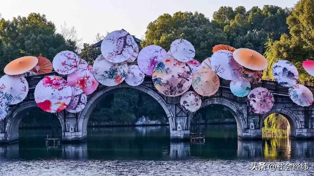 灯映华彩 夜泊秦淮——第40届秦淮灯会白鹭洲灯会主会场