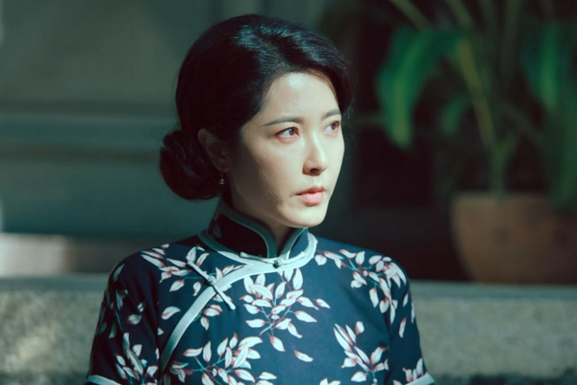 整容脸又来霍霍央视谍战剧？呆板僵硬、一脸苦相，难怪观众不买账