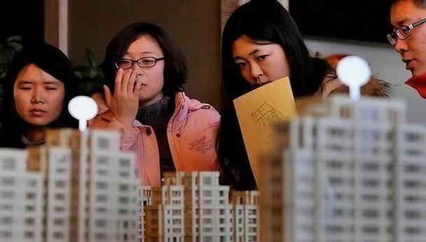 若不搬走这“三座大山”，中国人口总数，或将在2056年被老美反超
