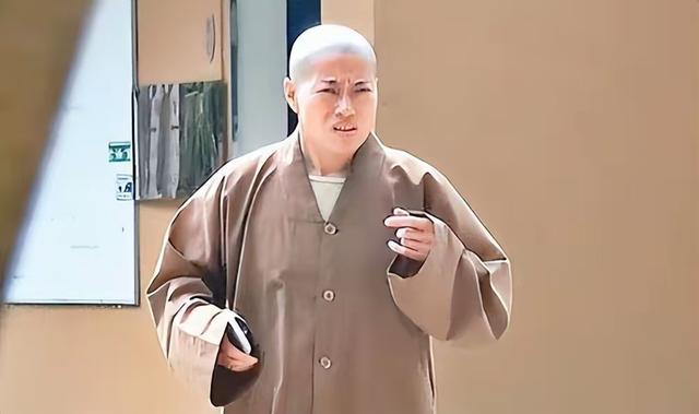 “风流尼姑”释智定落网，白天贪墨钱财，晚上与和尚醉生梦死！