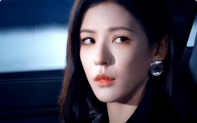 长相平平却资源不断，丑而不自知的4位戏混子女演员，谁给的自信