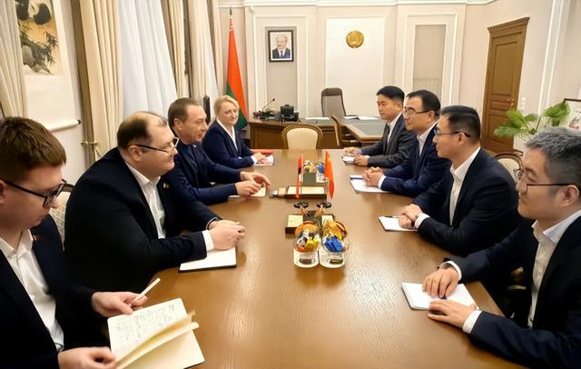 高市早苗拒绝认错，乌克兰派人飞来北京，带来一个中方想要的承诺