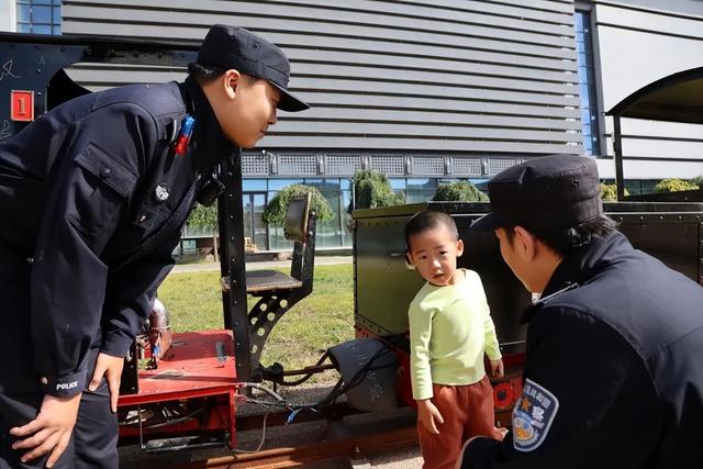 跨越千里的点赞！14位游客讲述冰城民警的暖心故事