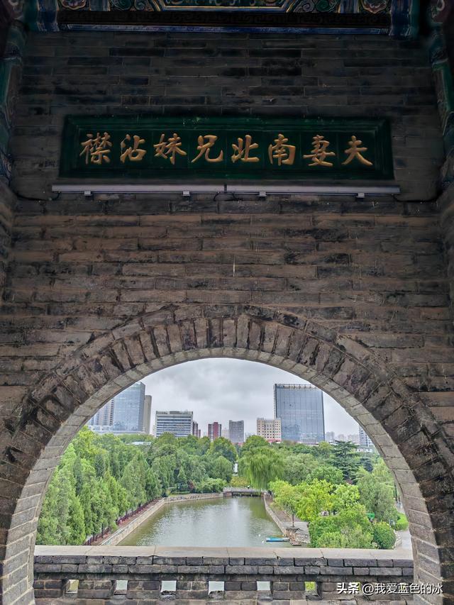 邯郸丛台公园最大的亮点就是里面的一座造型奇特的城堡