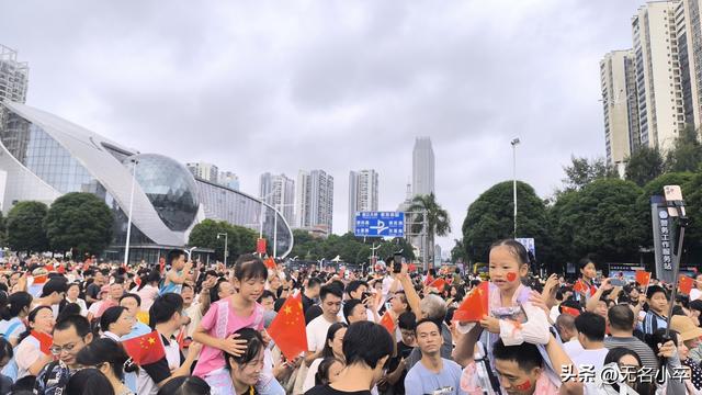 这是专属广西南宁的国庆节，人山人海，只为一场共同的仪式