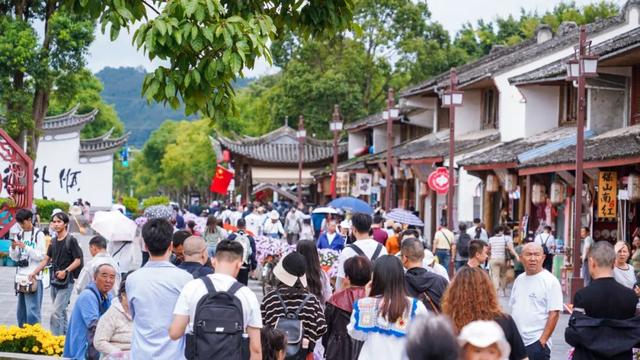 人人人你人人人， 这个假期你在哪里玩（còu）耍（jǐ）呢？