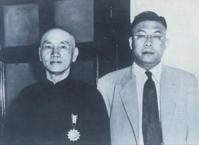 蒋介石孙子提出“两蒋”移灵大陆，台湾不同意，大陆一句话显格局