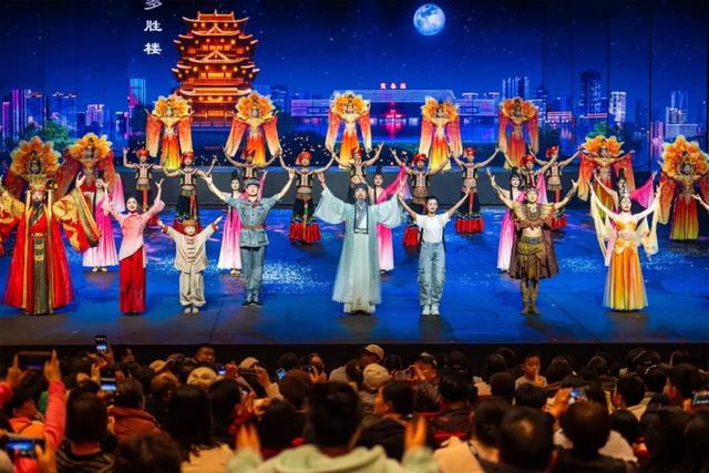 明月山跨年抽奔驰，玩这么大吗？看超燃音乐夜，把豪车开回家！