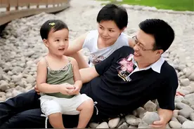 白燕升近况：与瘫痪妻子结婚17年生2胎，今55岁追求年幼时梦想图片