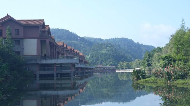 盘州市妥乐古银杏景区：绿色氧吧引来众多避暑游客