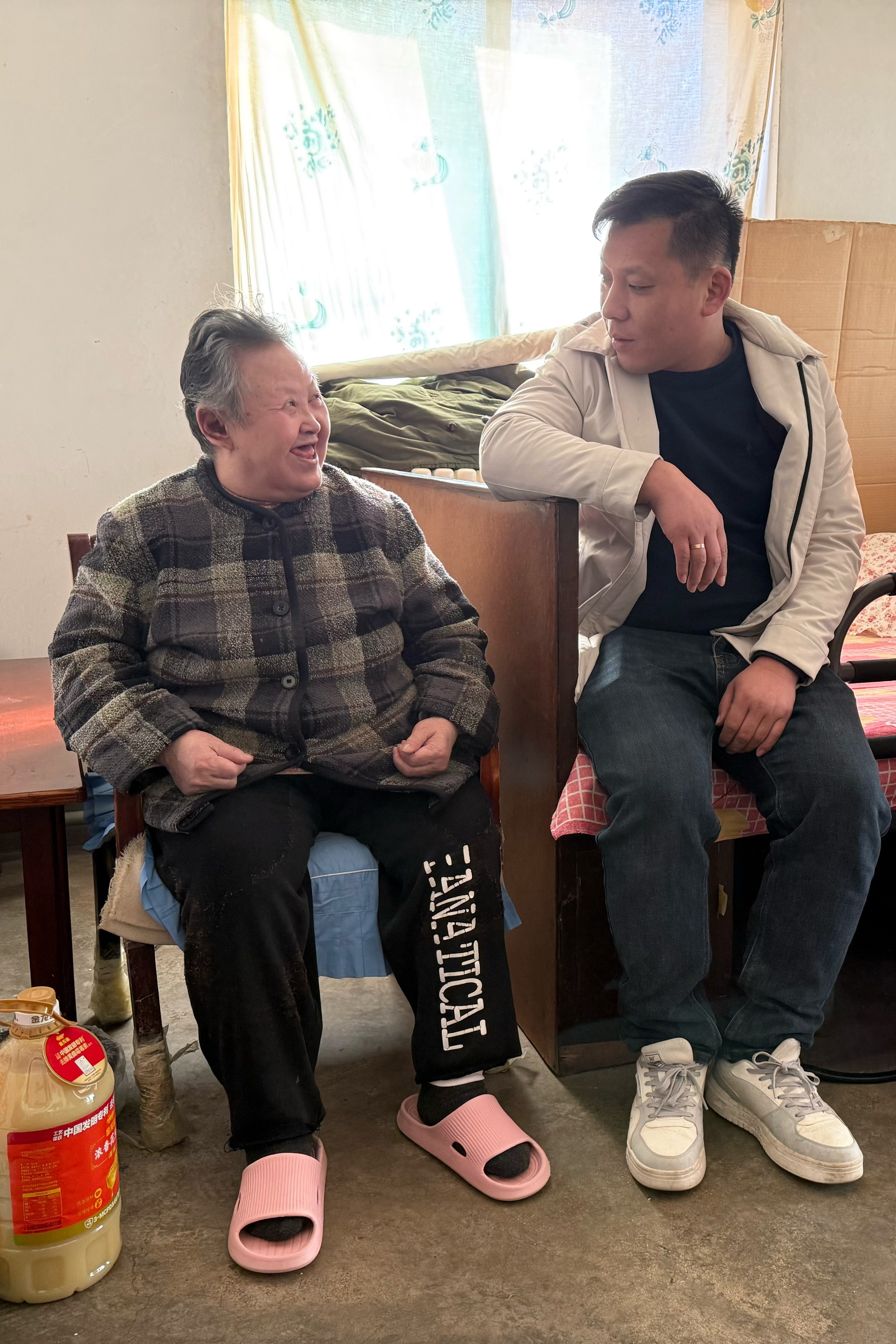 心系民生 情暖新春——司氏集团开展爱心扶贫慰问活动践行社会责任(图6) 心系民生 情暖新春——司氏集团开展爱心扶贫慰问活动践行社会责任(图6)