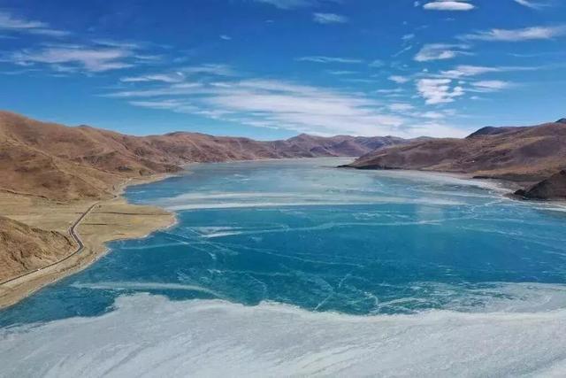 西藏冬日的冰湖仙境，堪比贝加尔湖！