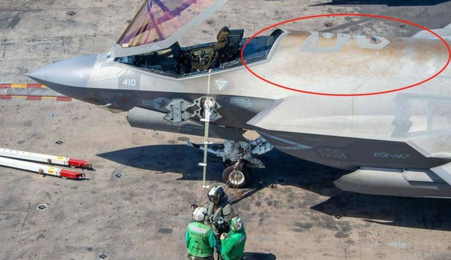 南海再闹风波！两架飞机坠海后，美国航母调转方向，霸权露怯了？