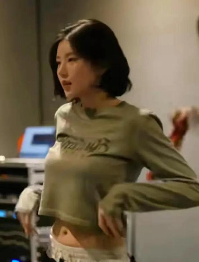 真羡慕权恩妃这种皮肤超白的女生，身材也好，真是绝了！